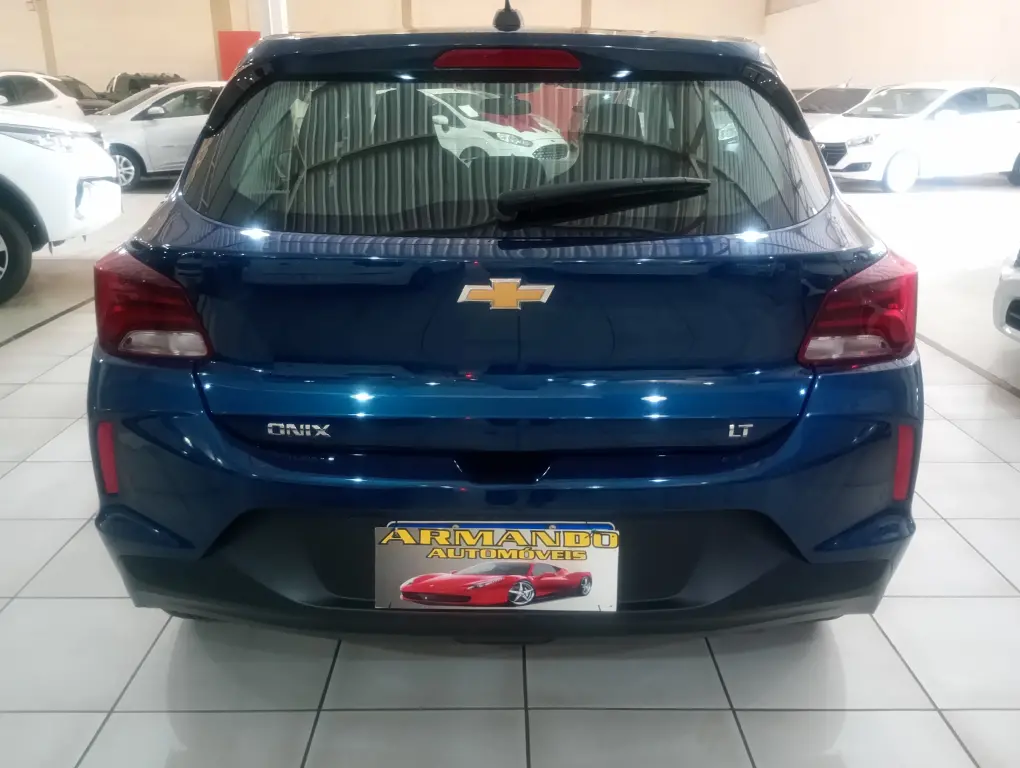 CHEVROLET Onix Hatch - Foto