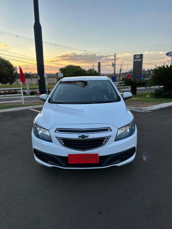 CHEVROLET Onix Hatch - Foto