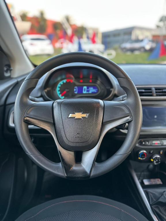 CHEVROLET Onix Hatch - Foto