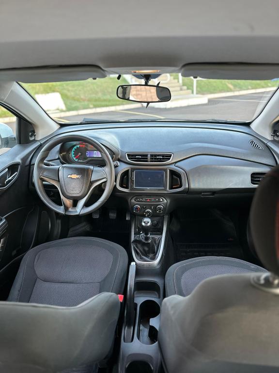 CHEVROLET Onix Hatch - Foto