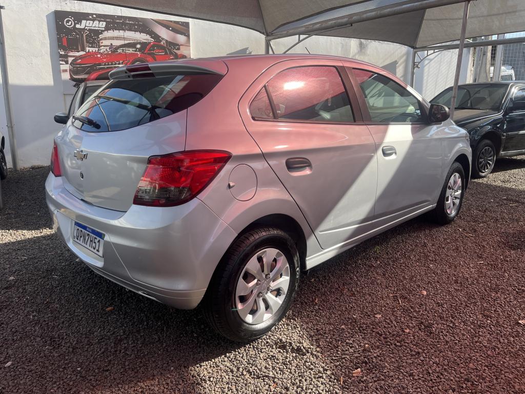 CHEVROLET Onix Hatch - Foto