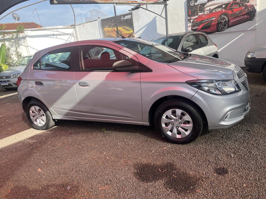 CHEVROLET Onix Hatch - Foto