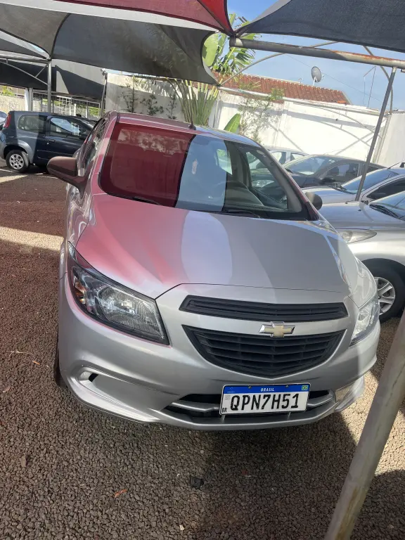 CHEVROLET Onix Hatch - Foto