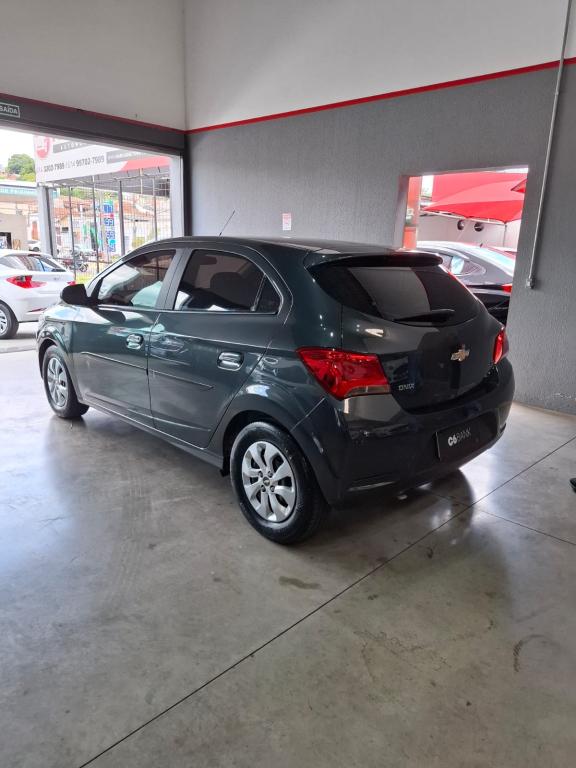 CHEVROLET Onix Hatch - Foto