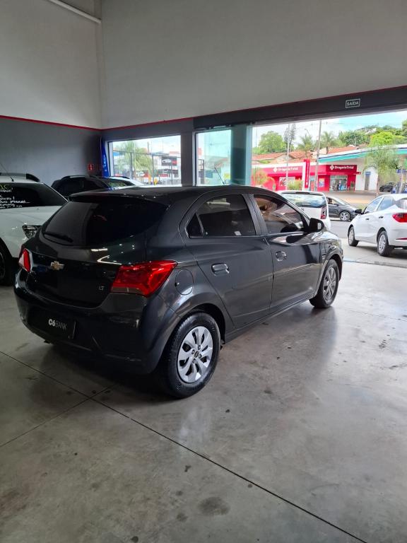 CHEVROLET Onix Hatch - Foto