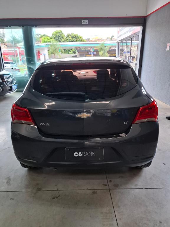 CHEVROLET Onix Hatch - Foto