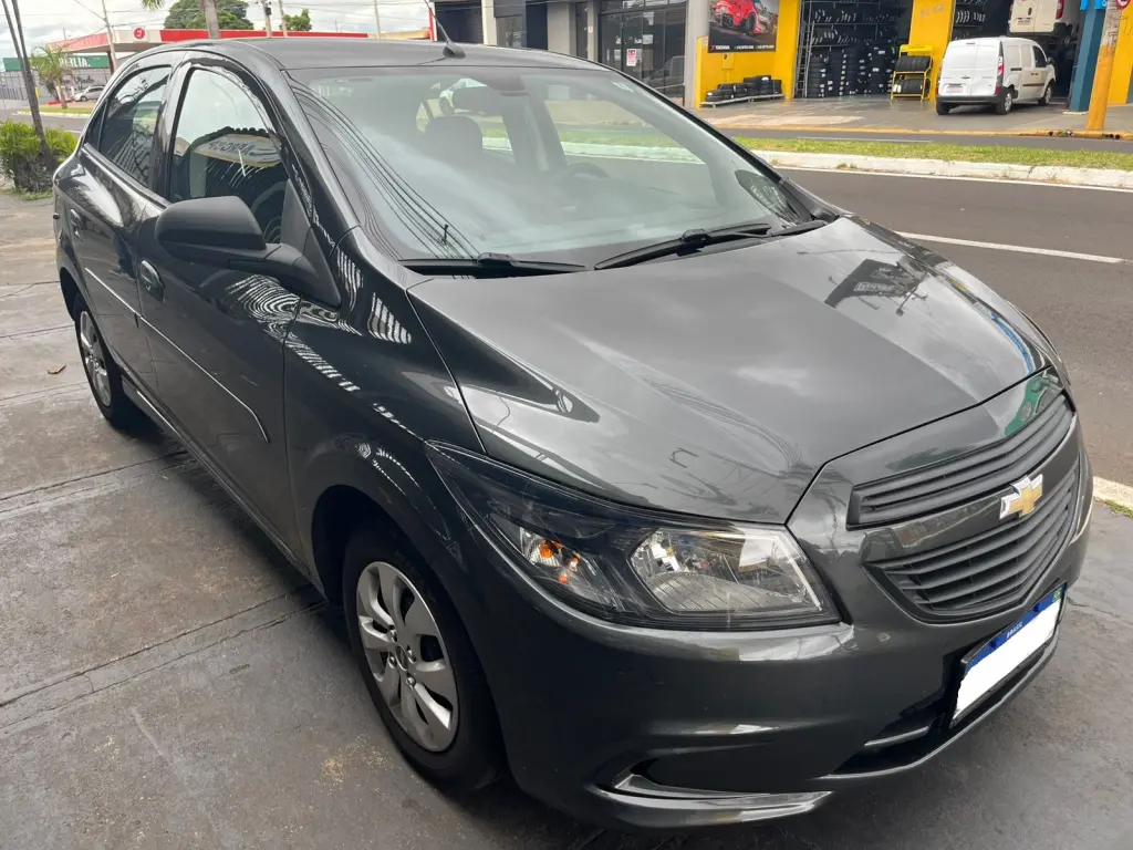 CHEVROLET Onix Hatch - Foto