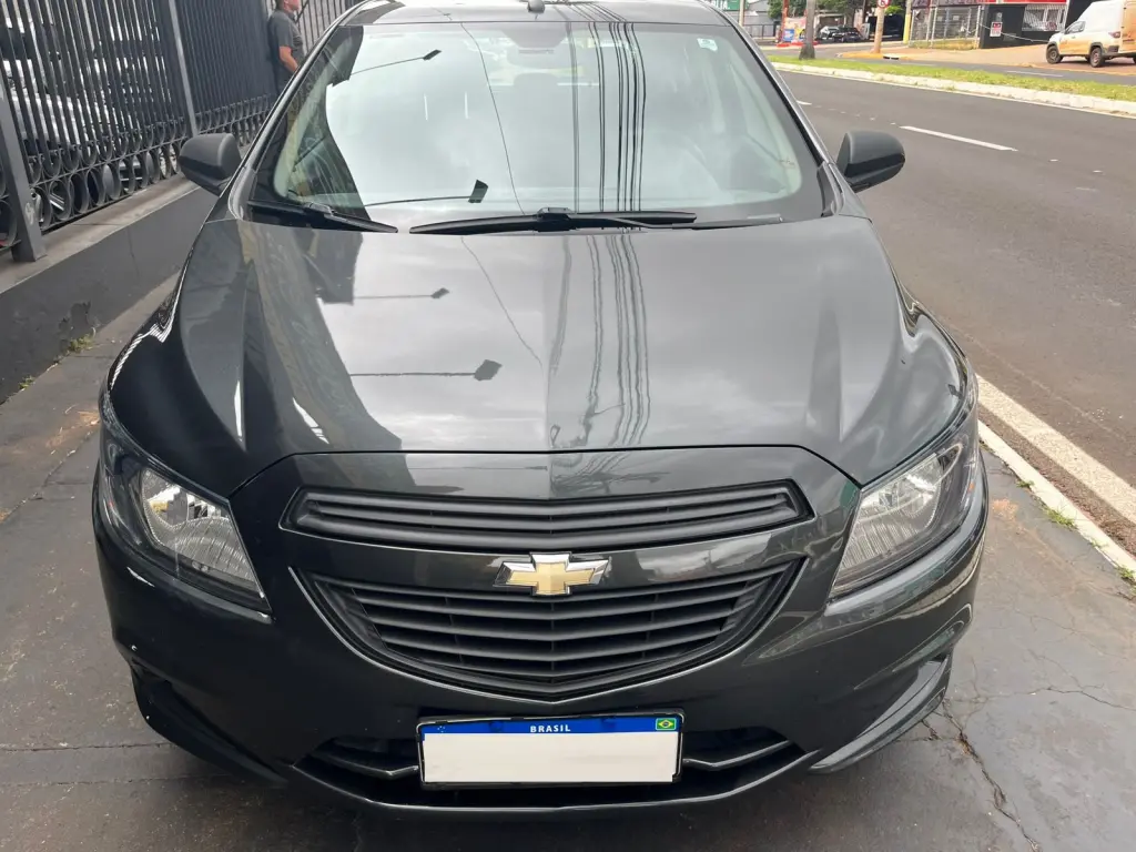 CHEVROLET Onix Hatch - Foto