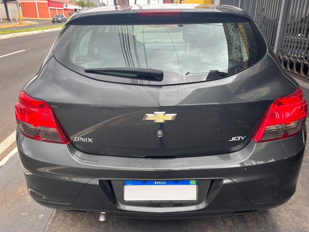 CHEVROLET Onix Hatch - Foto