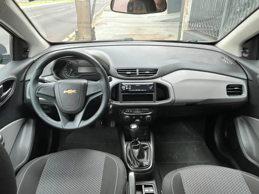 CHEVROLET Onix Hatch - Foto