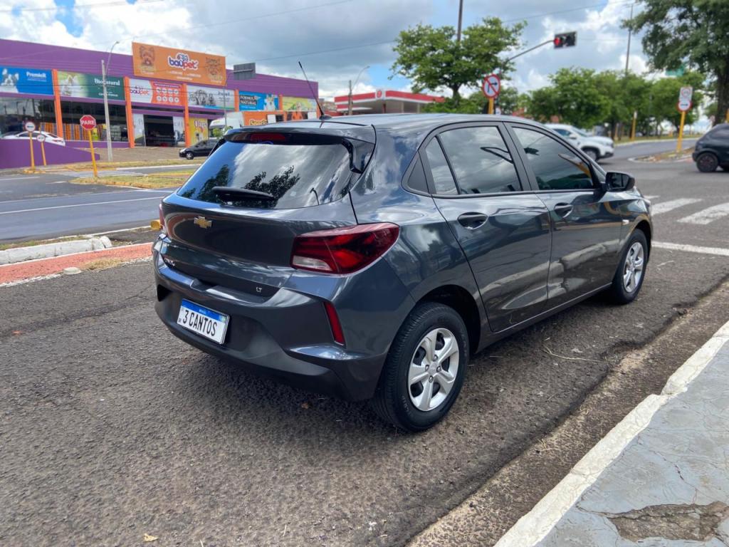 CHEVROLET Onix Hatch - Foto
