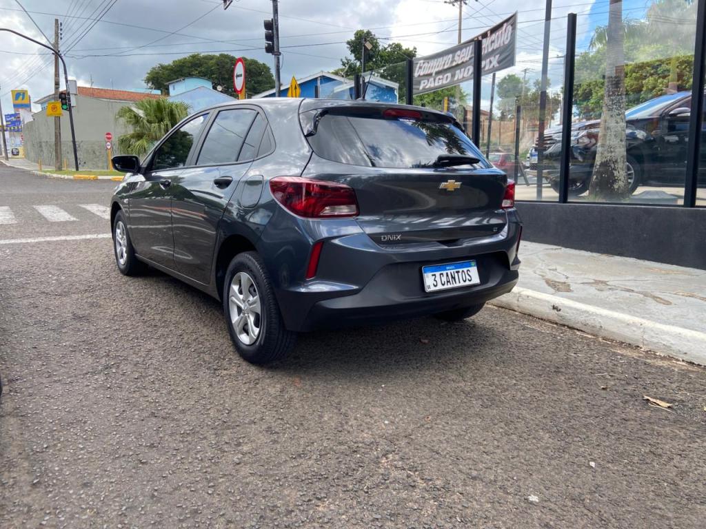 CHEVROLET Onix Hatch - Foto