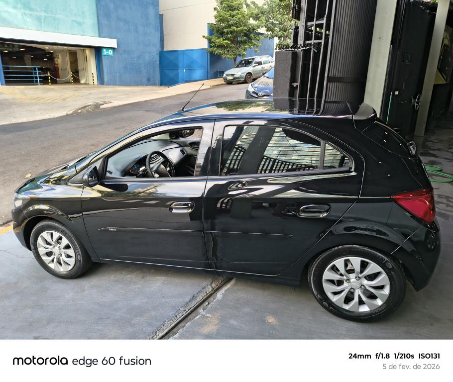 CHEVROLET Onix Hatch - Foto