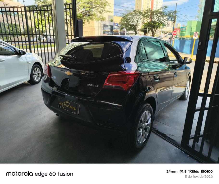 CHEVROLET Onix Hatch - Foto