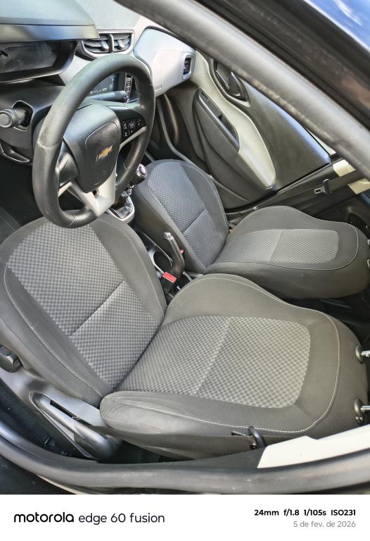 CHEVROLET Onix Hatch - Foto