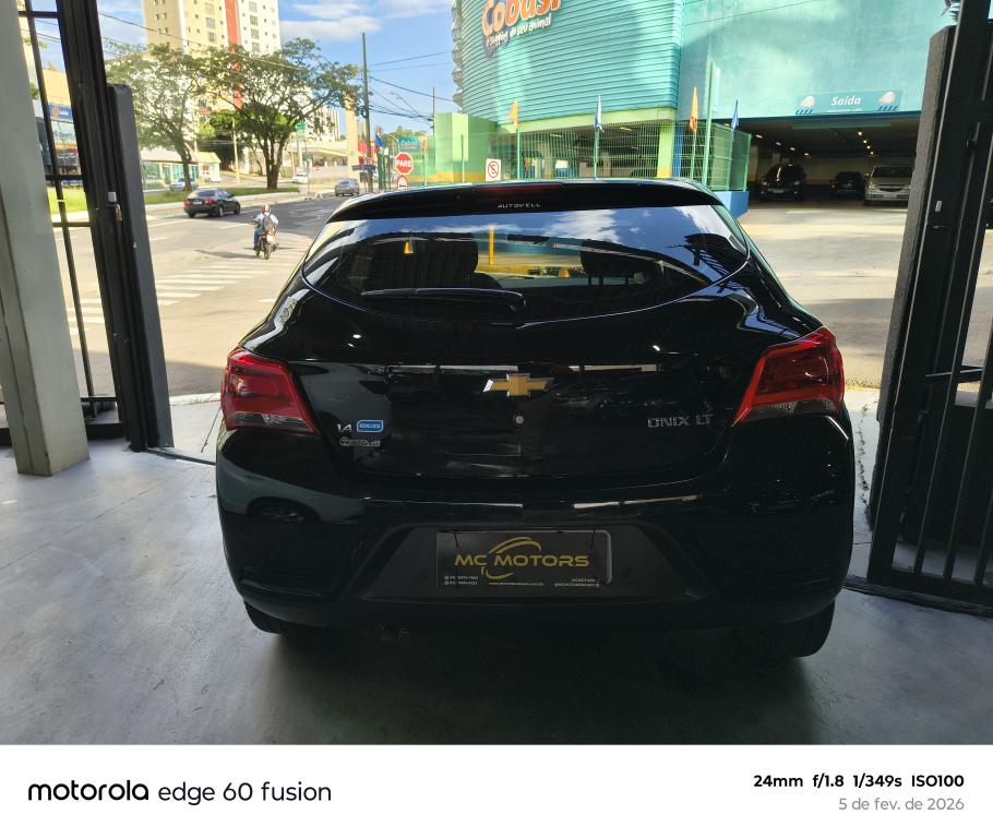 CHEVROLET Onix Hatch - Foto