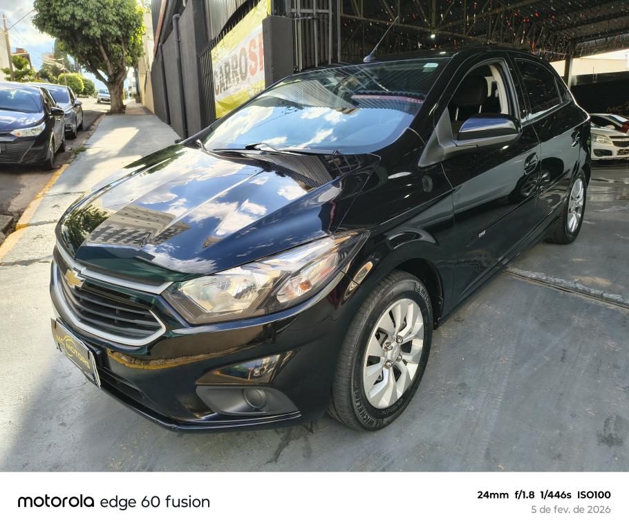 CHEVROLET Onix Hatch - Foto