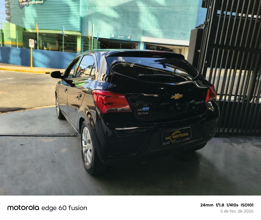 CHEVROLET Onix Hatch - Foto