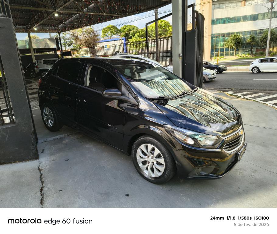 CHEVROLET Onix Hatch - Foto