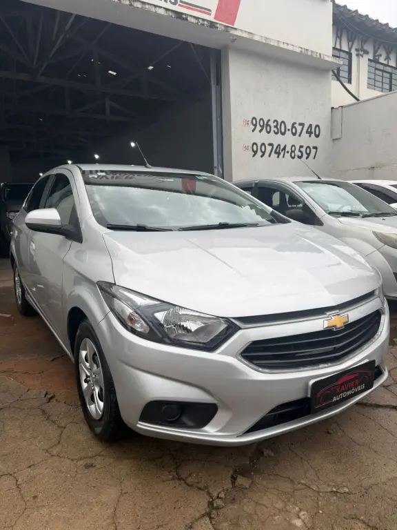 CHEVROLET Onix Hatch - Foto