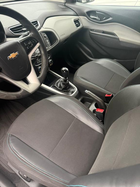 CHEVROLET Onix Hatch - Foto