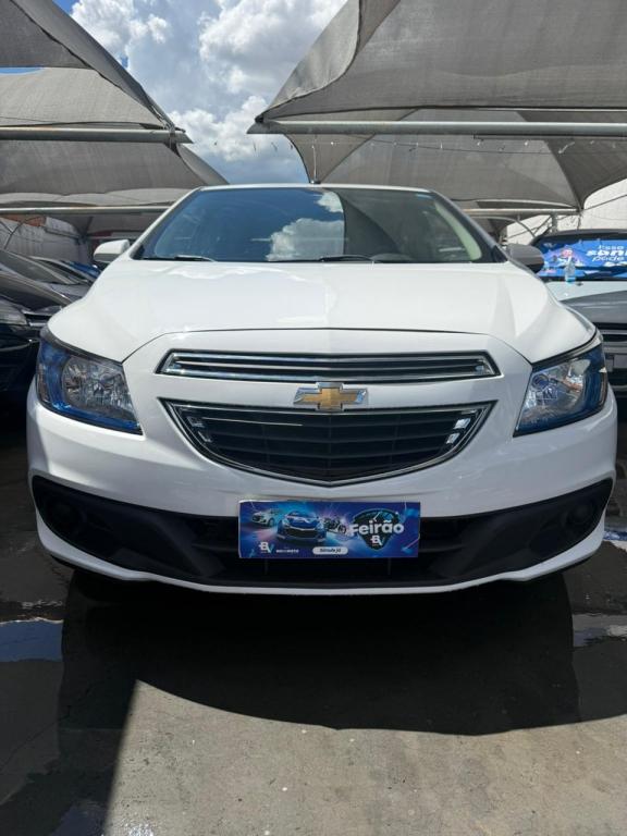 CHEVROLET Onix Hatch - Foto