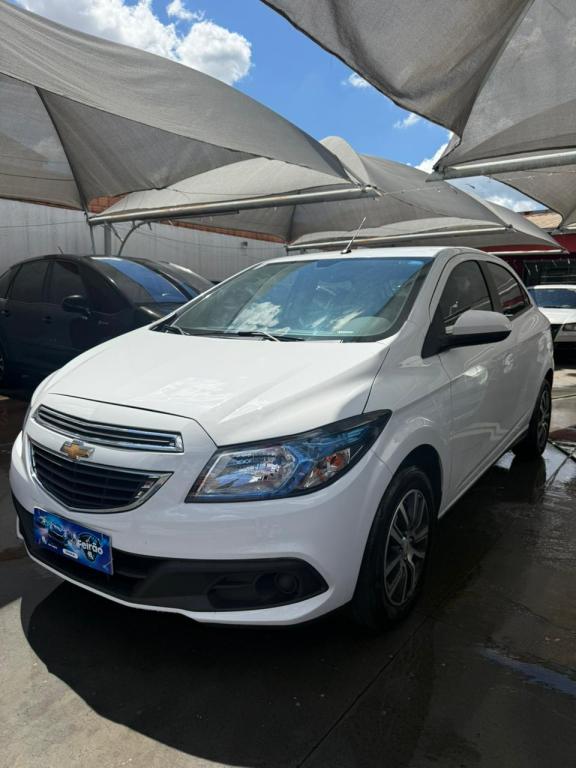 CHEVROLET Onix Hatch - Foto