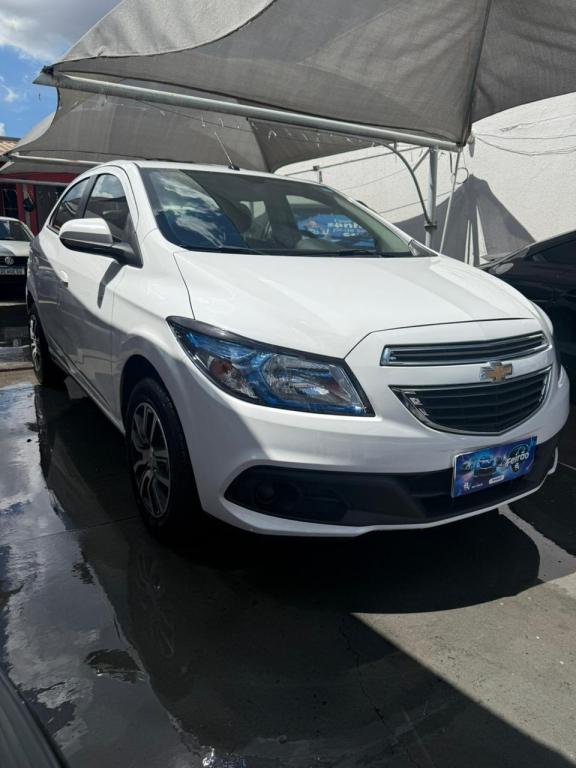 CHEVROLET Onix Hatch - Foto