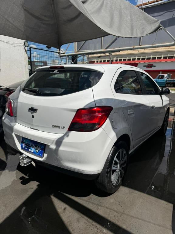 CHEVROLET Onix Hatch - Foto