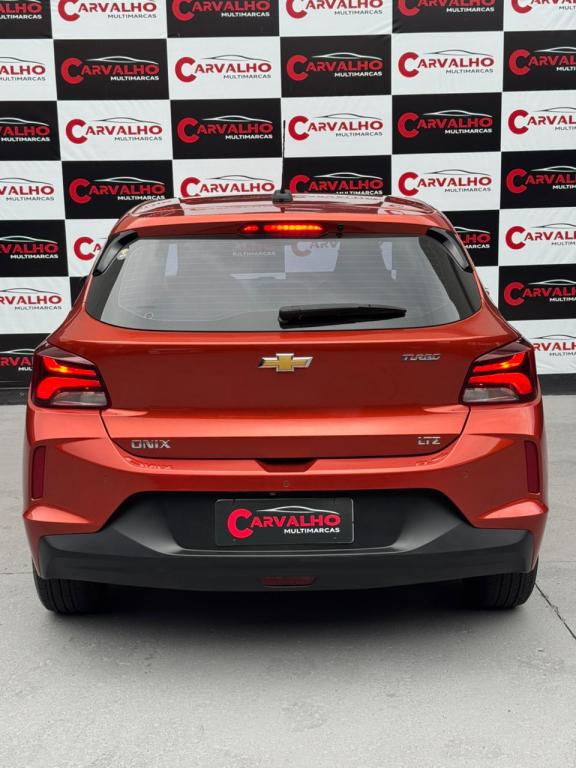 CHEVROLET Onix Hatch - Foto