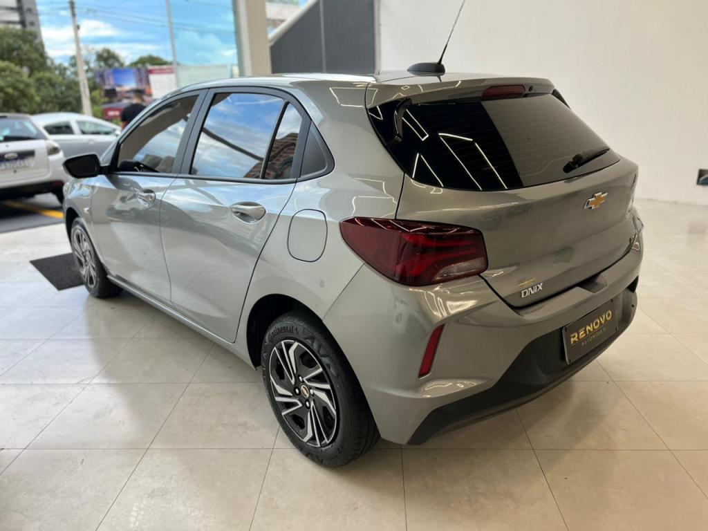 CHEVROLET Onix Hatch - Foto