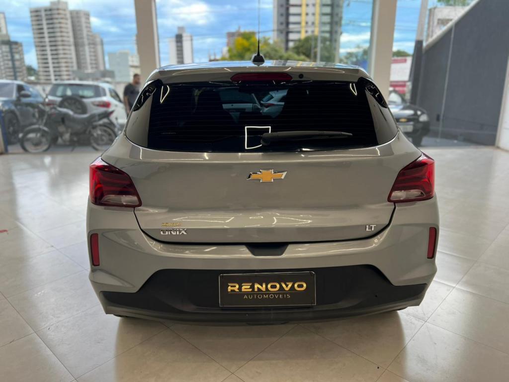 CHEVROLET Onix Hatch - Foto