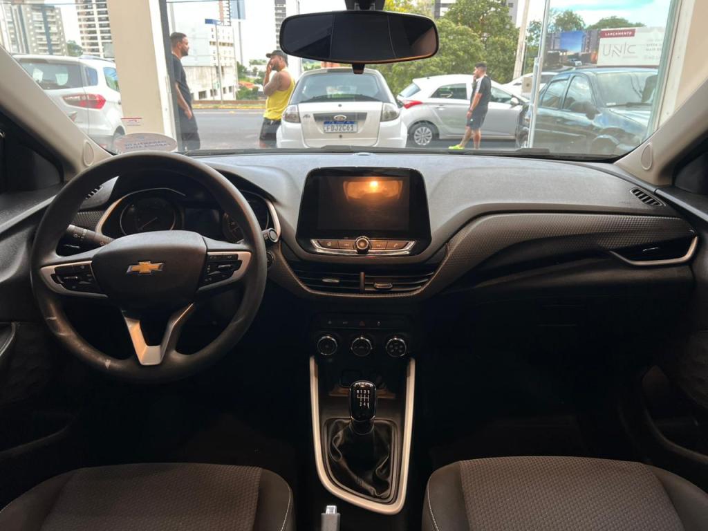 CHEVROLET Onix Hatch - Foto