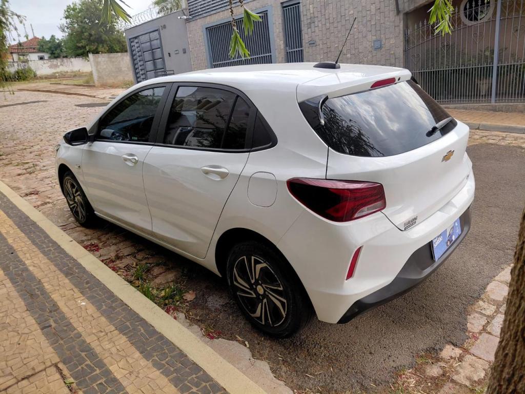 CHEVROLET Onix Hatch - Foto