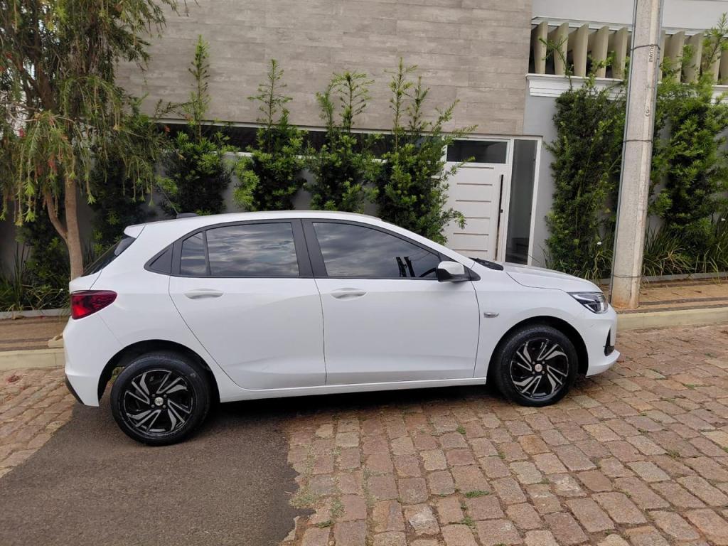 CHEVROLET Onix Hatch - Foto