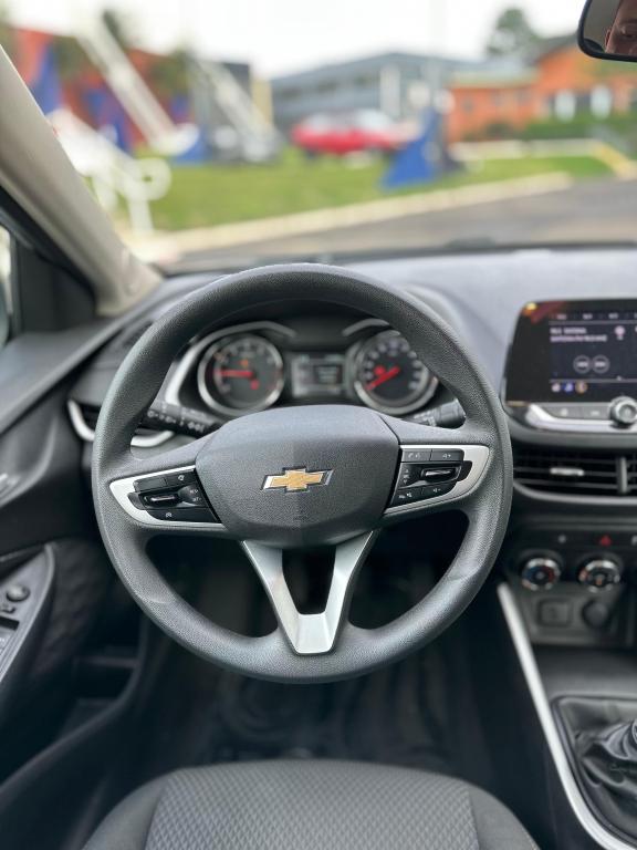 CHEVROLET Onix Hatch - Foto