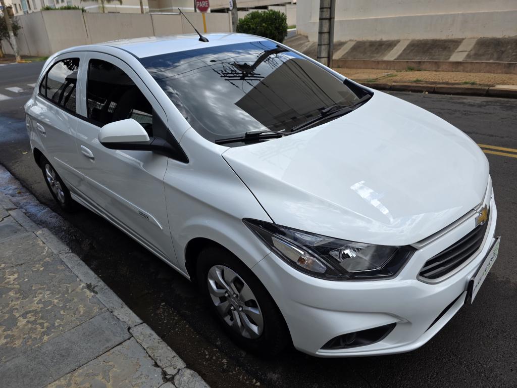 CHEVROLET Onix Hatch - Foto