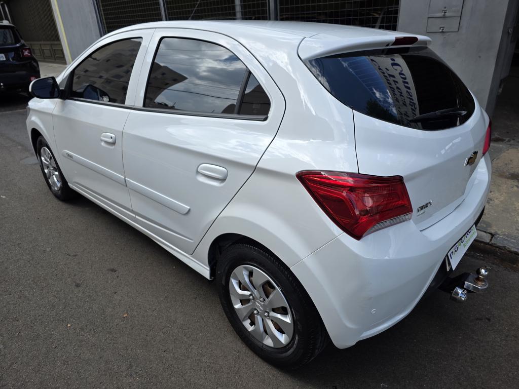 CHEVROLET Onix Hatch - Foto