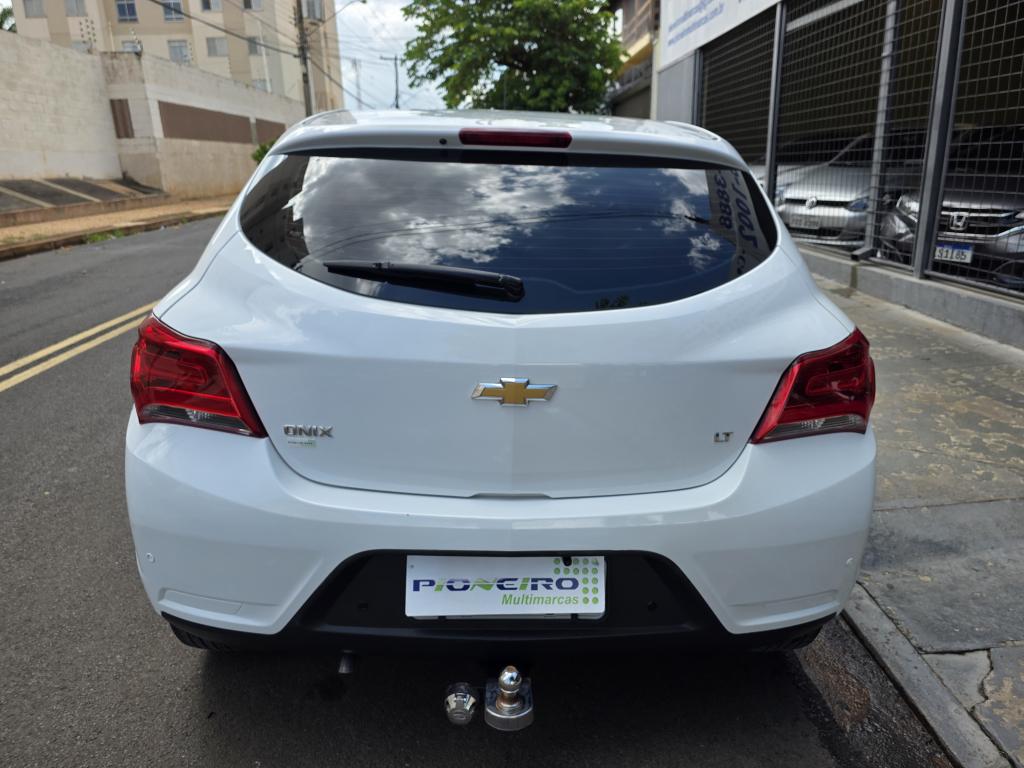 CHEVROLET Onix Hatch - Foto