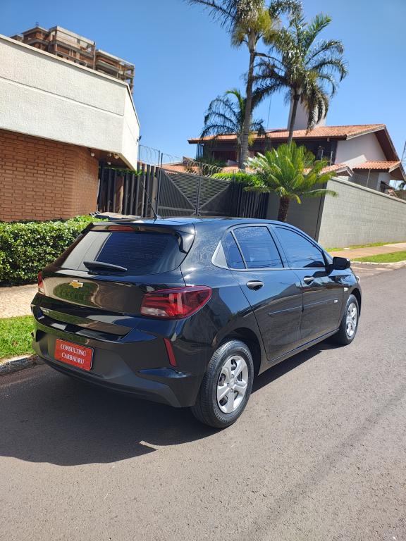 CHEVROLET Onix Hatch - Foto