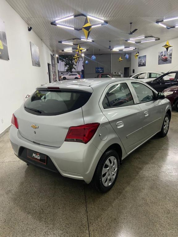 CHEVROLET Onix Hatch - Foto