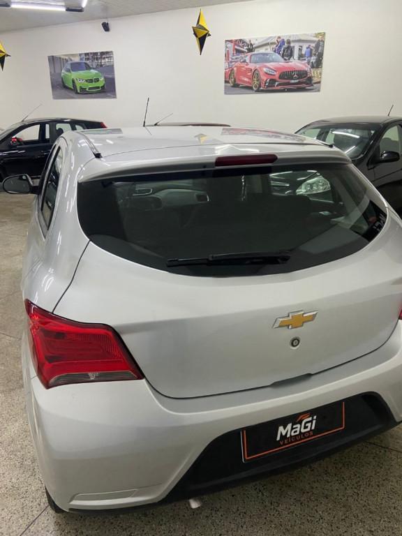 CHEVROLET Onix Hatch - Foto