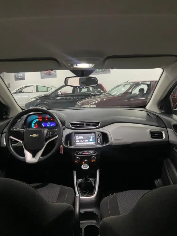 CHEVROLET Onix Hatch - Foto