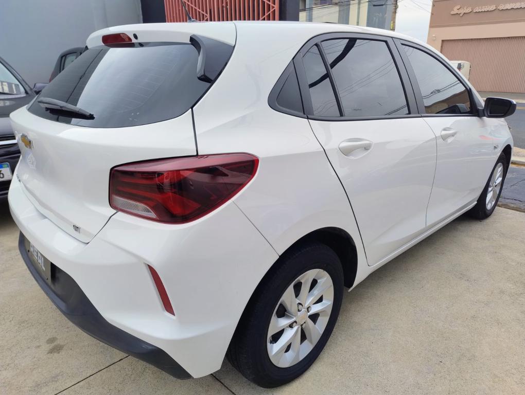 CHEVROLET Onix Hatch - Foto