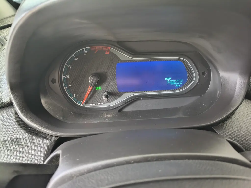 CHEVROLET Onix Hatch - Foto