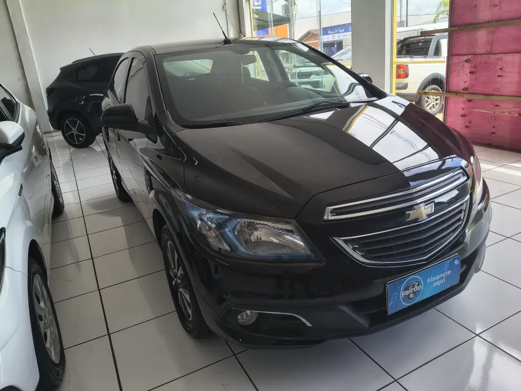 CHEVROLET Onix Hatch - Foto