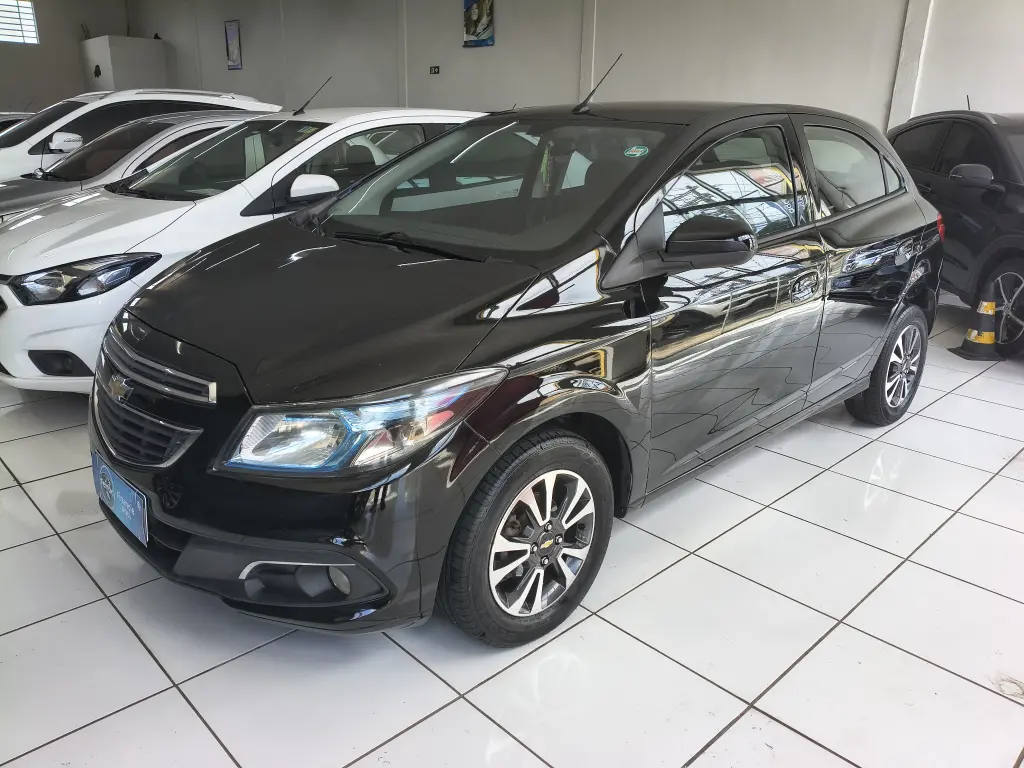 CHEVROLET Onix Hatch - Foto