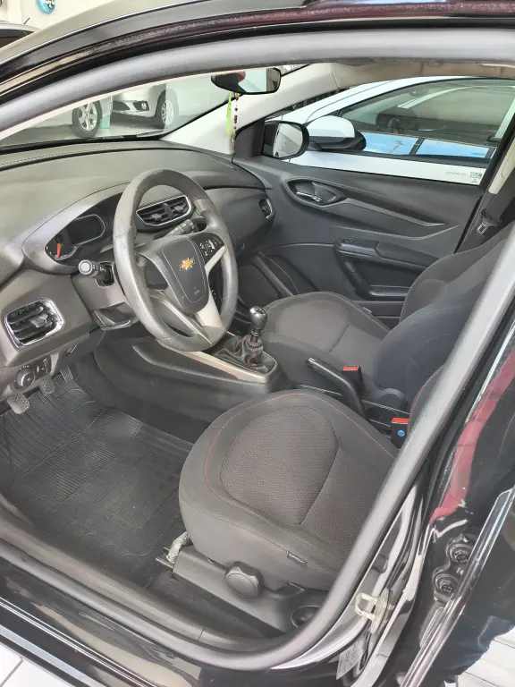 CHEVROLET Onix Hatch - Foto