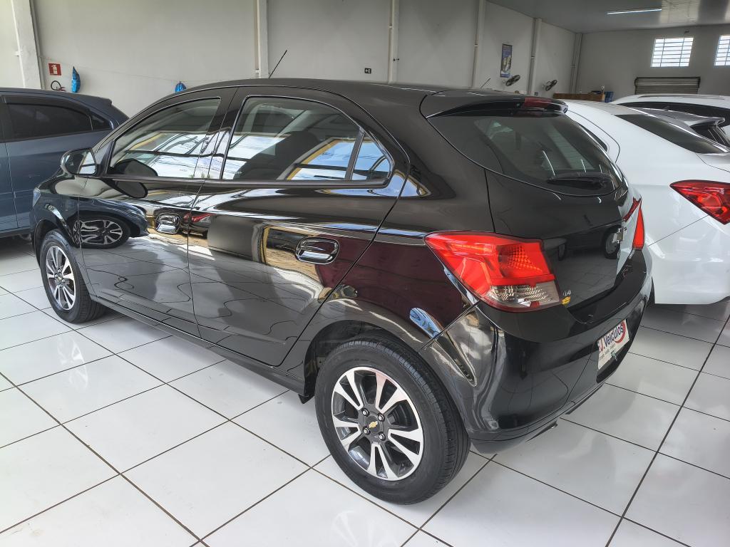 CHEVROLET Onix Hatch - Foto