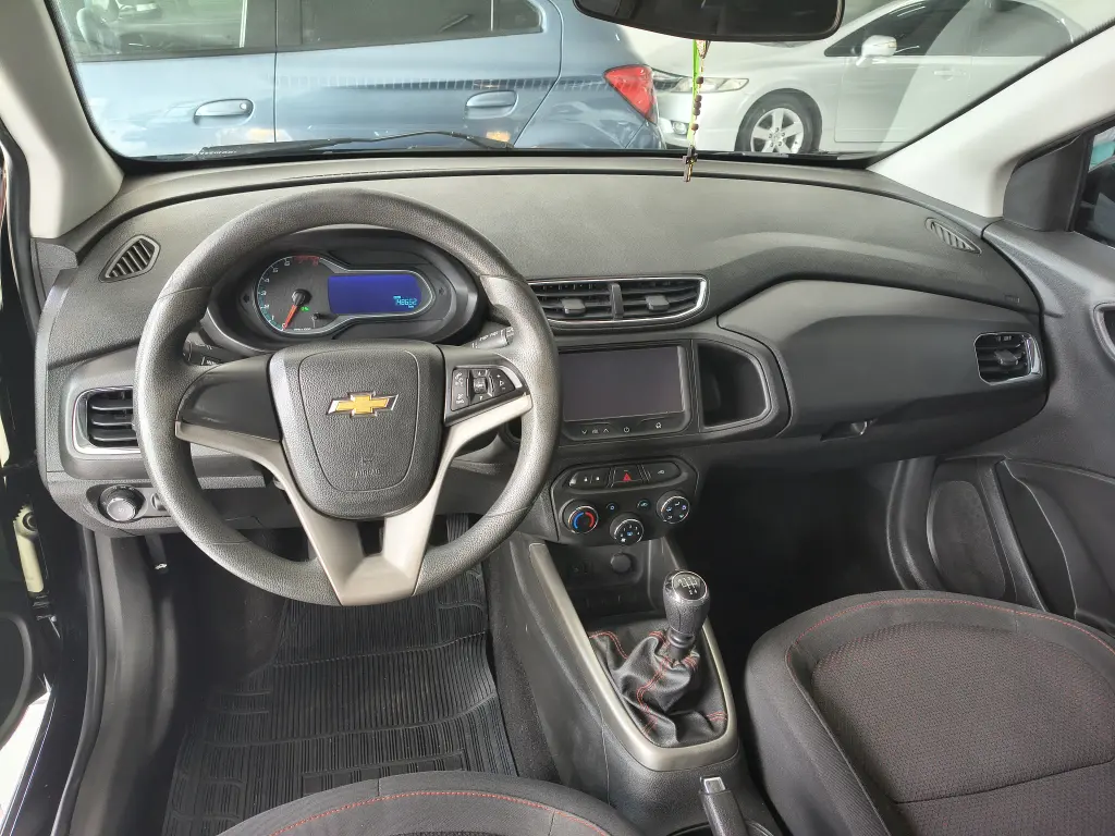 CHEVROLET Onix Hatch - Foto